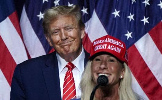 据路透社15日报道，当地时间14日，美国总统特朗普撤回了对共和党籍众议员泰勒·格