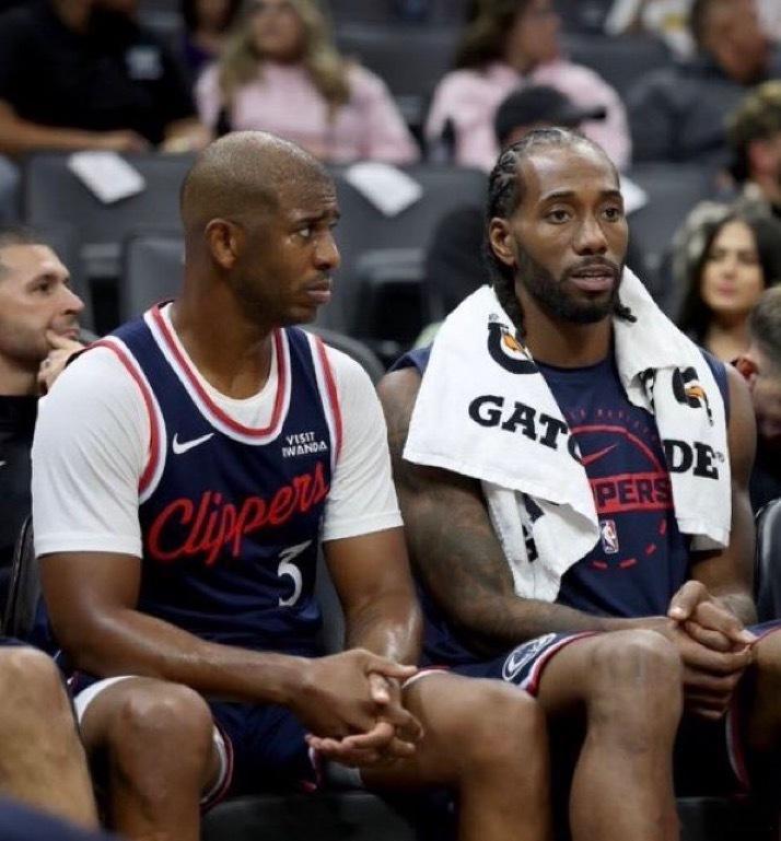 伦纳德在快船队将保罗送回家后，一直与他保持着“密切联系”。 