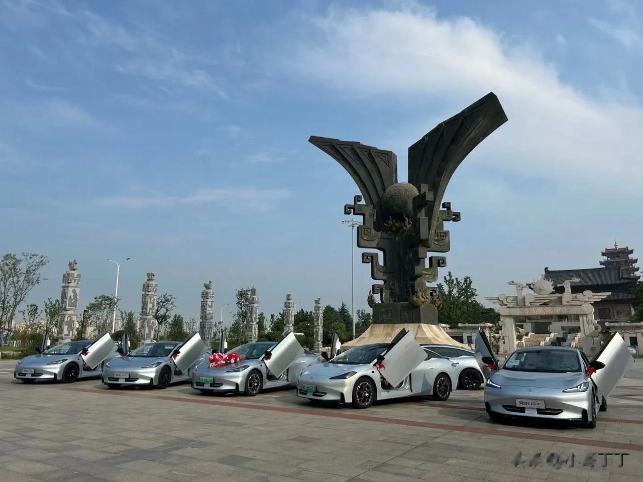 昊铂这个剪刀门好像看起来挺时尚的，那就是不知道上市后有多少人愿意入手？喜欢的欢迎