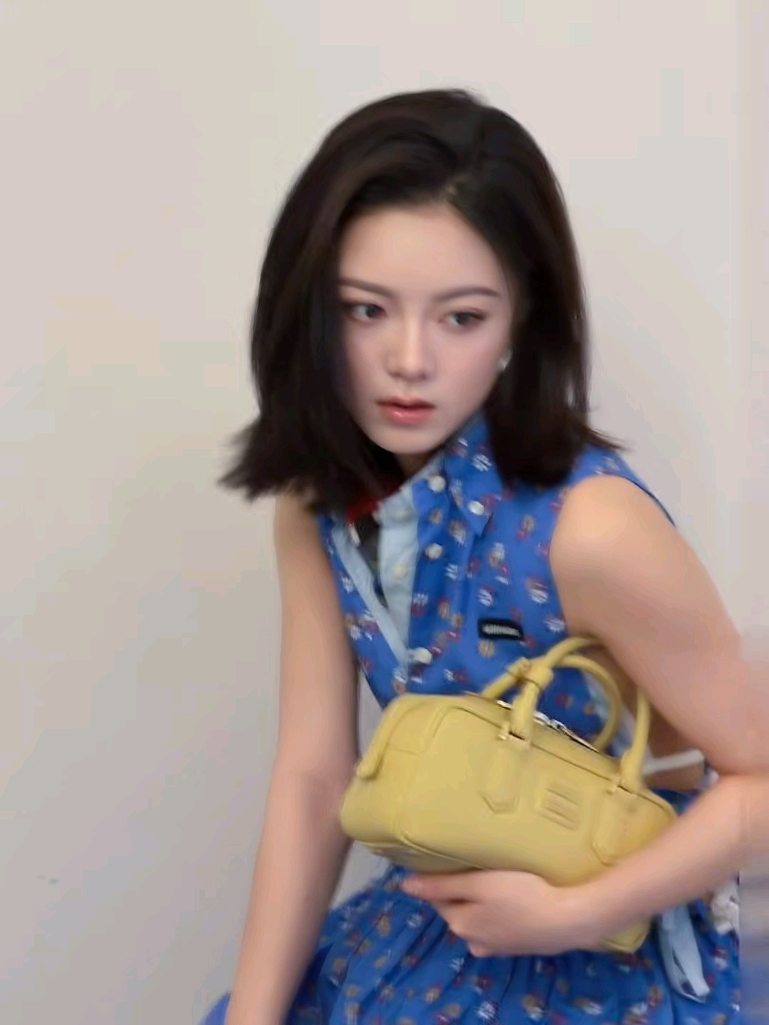 赵今麦徐迟 zjm 赵今麦无可替代在无名的街道里，总有无名的花为你野蛮生长。赵今