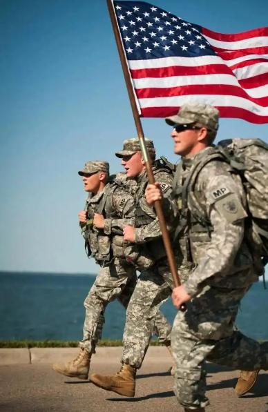 美军没有政委，是如何实现文官治军的？美国军队本质就是宋军化。其实说白了，就是笼络