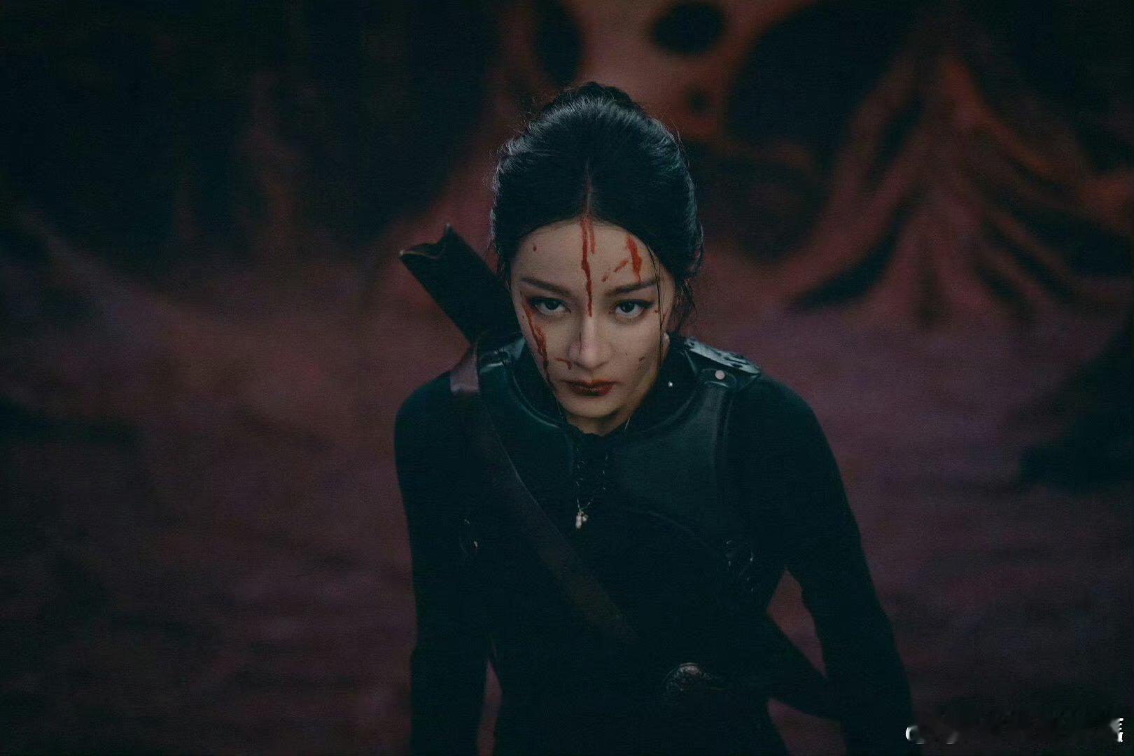 战神的翻车时刻有多可爱？热巴打戏出刀没拿稳，秒变巴啦啦小魔仙施法现场，刚练完的冷