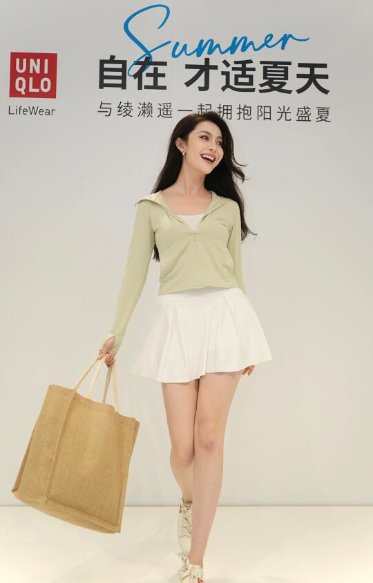 自信走进阳光里，拥抱无尽生命力。