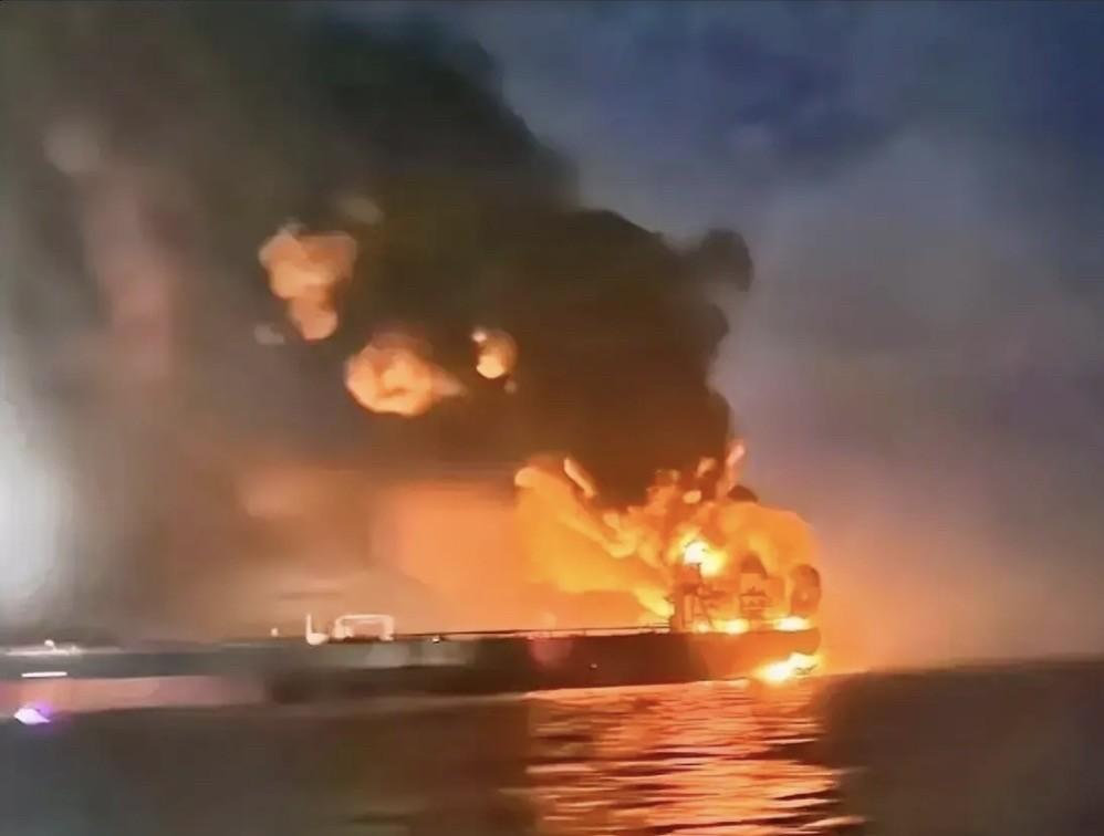 这太突然了！
全世界都不敢相信，
土耳其的油轮竟然被袭击了，但奇怪的是地点并不在