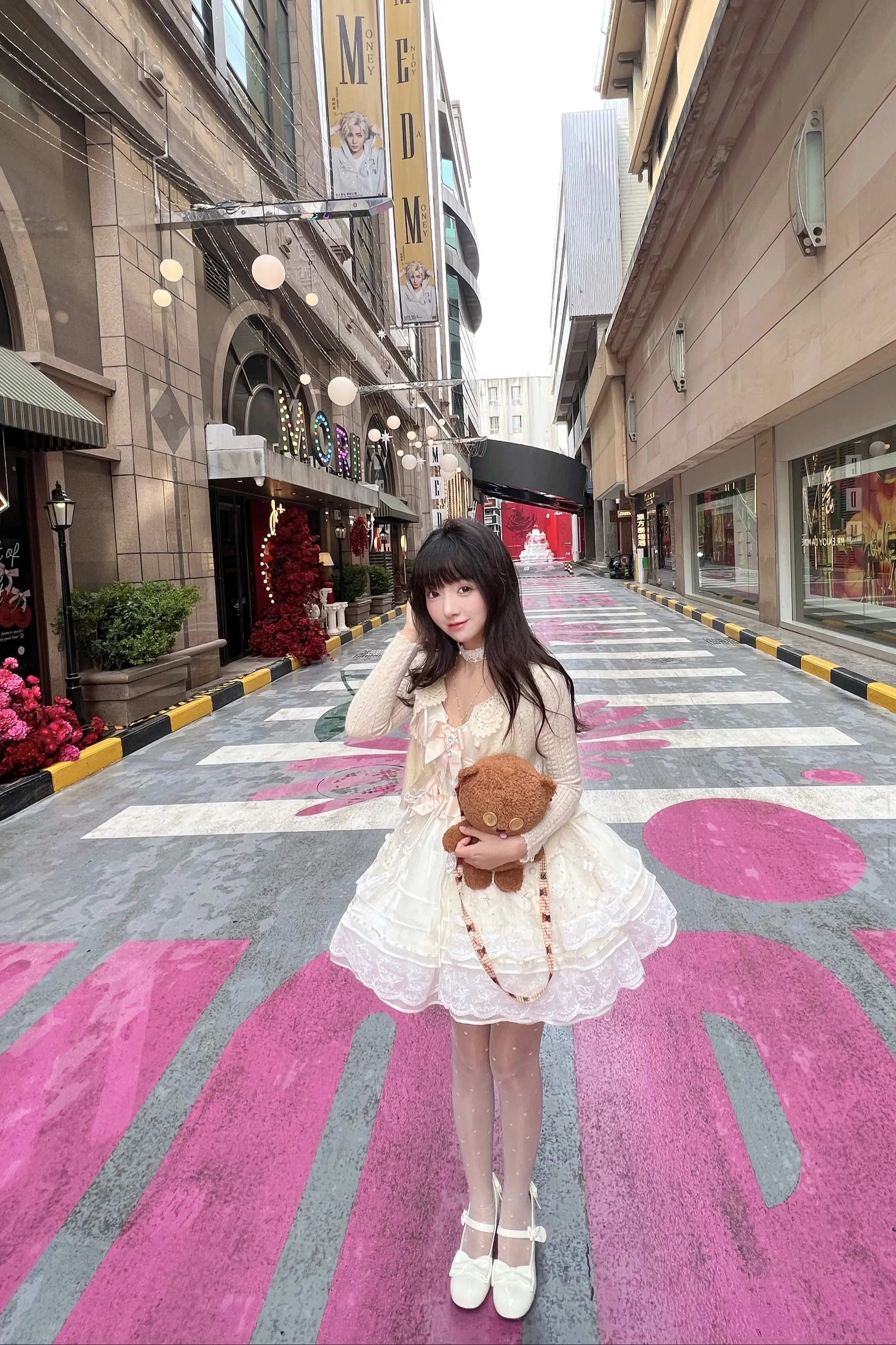 变身lo娘。