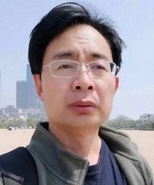 2019年，被关押了1277天的清华博士孙夕庆，无罪释放，他向国家申请2亿元赔偿