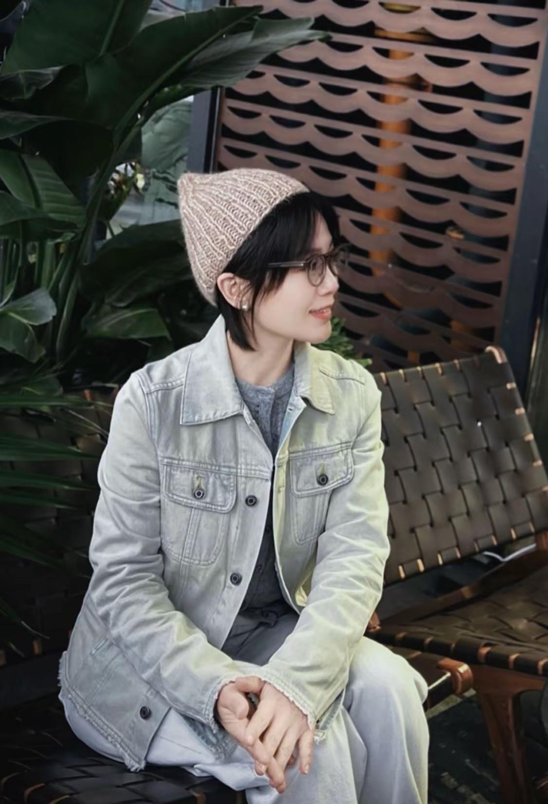 擅长安静。时光在我这里，是慵懒的，走走停停，慢慢过。慢时光 简单的快乐