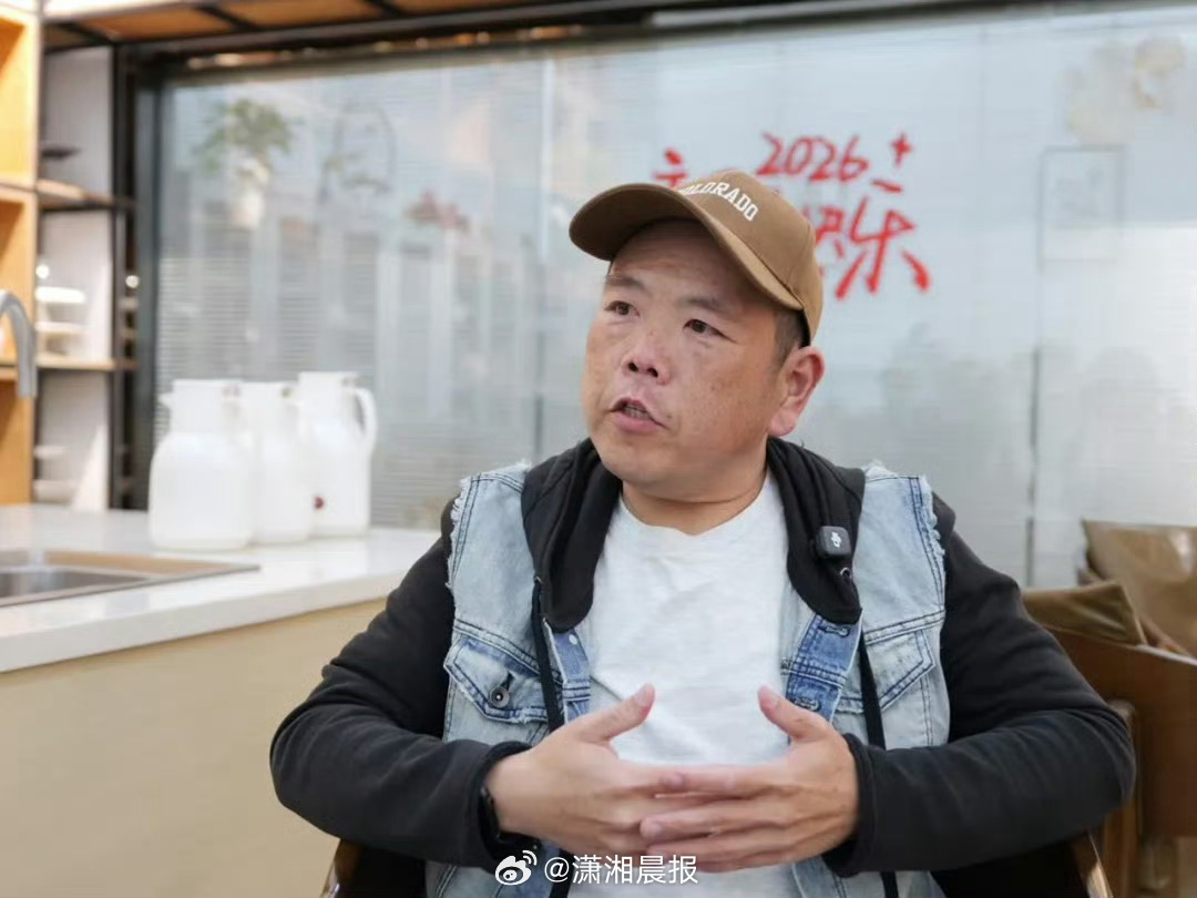 【初代#网红小胖患病样貌大变#，#网红小胖因肾脏疾病每周血透3次#】据钱江晚报，