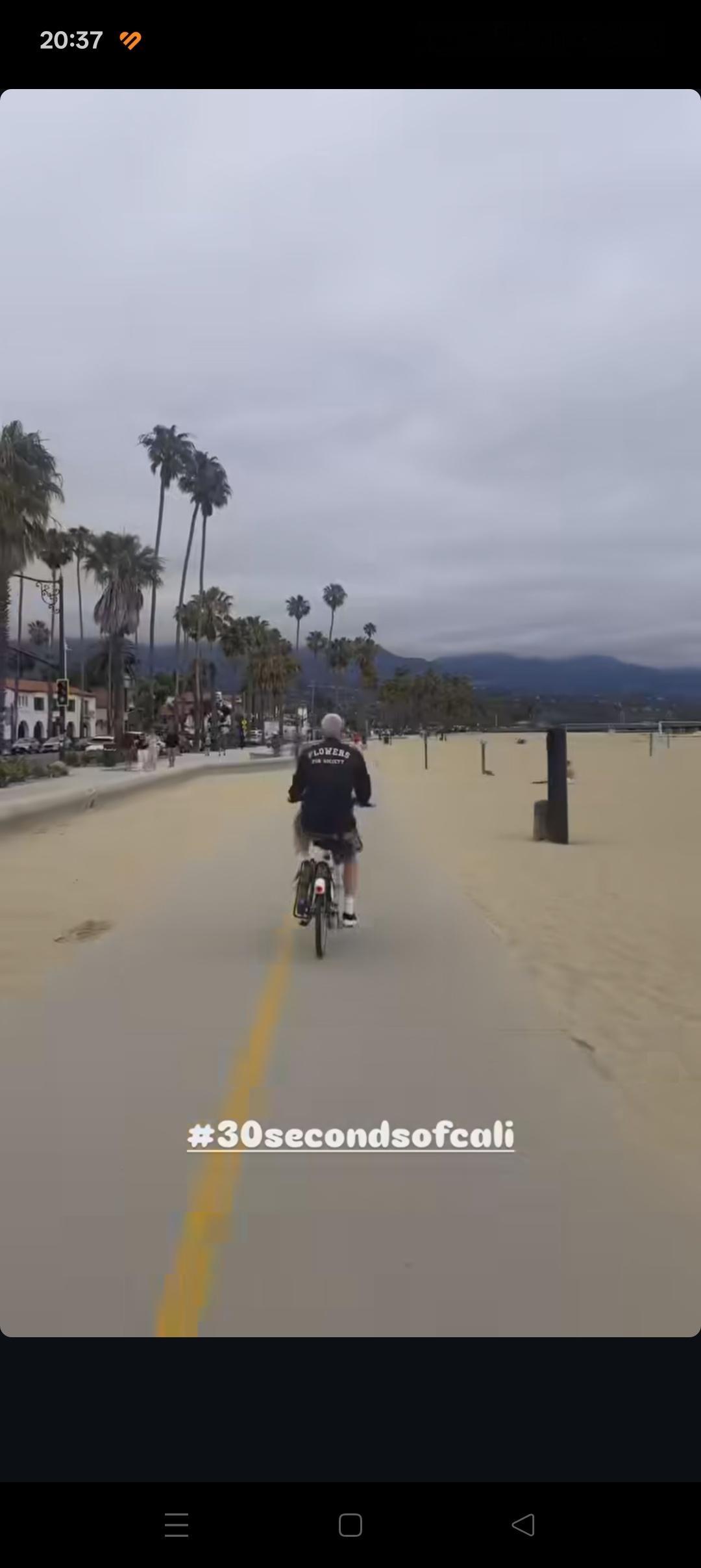 白毛老头骑车