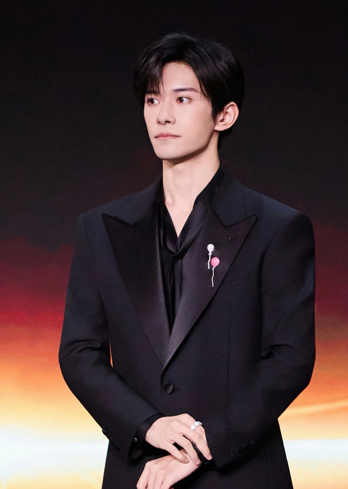 百花影帝影后终极预测影帝这边易烊千玺夺冠希望很大，影后之争格外激烈，高叶和宋佳的