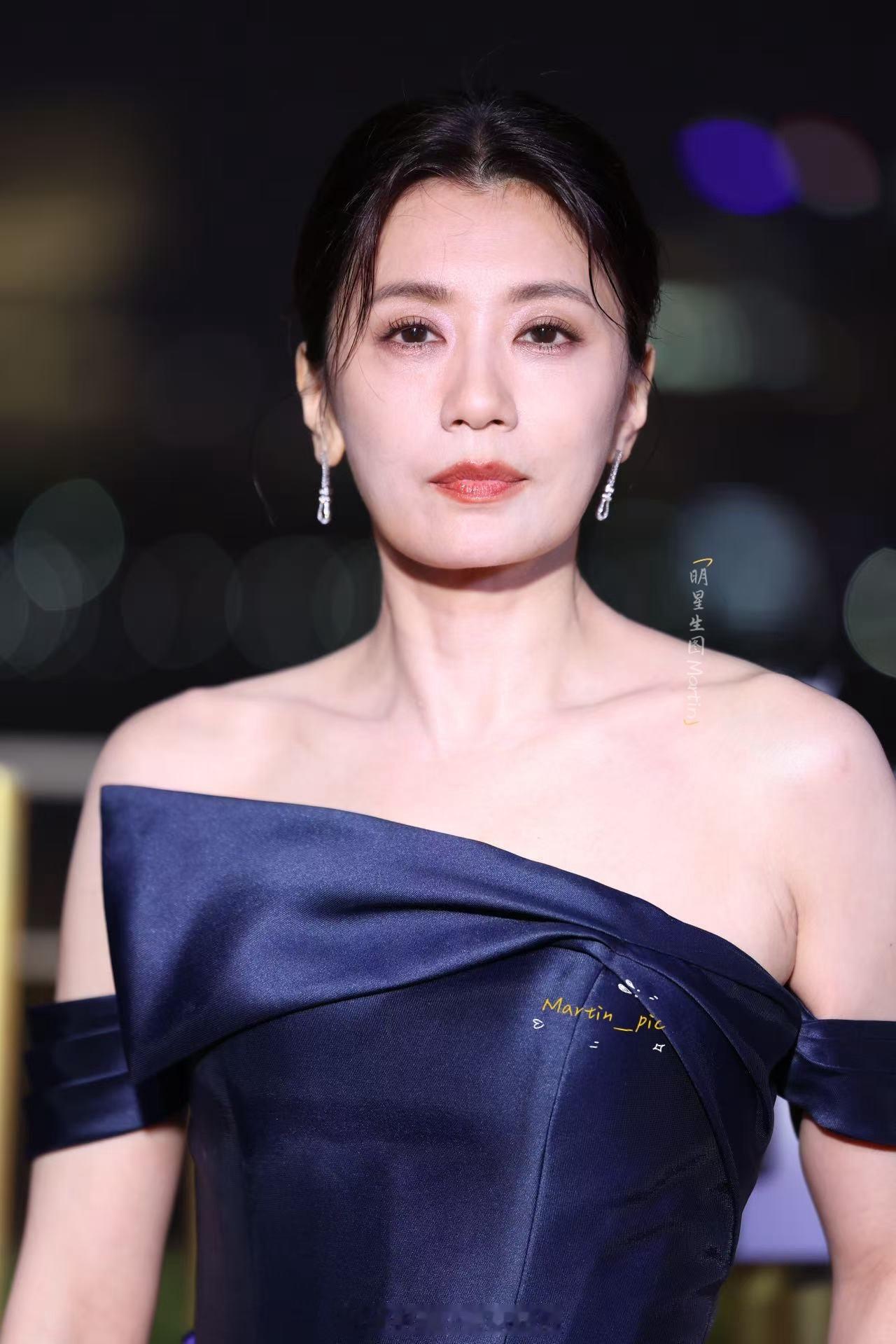 贾静雯[超话]  贾静雯 250522费加罗红毯生图掉落~姐姐美的好权威[爱你]
