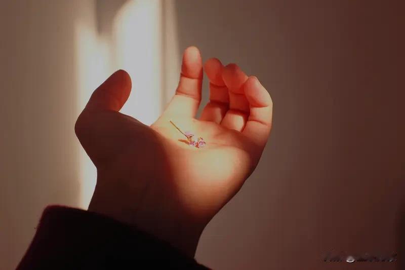 美国最近在委内瑞拉附近海域小动作不断，10天内就扣押了两艘油轮，委方谴责这是“海