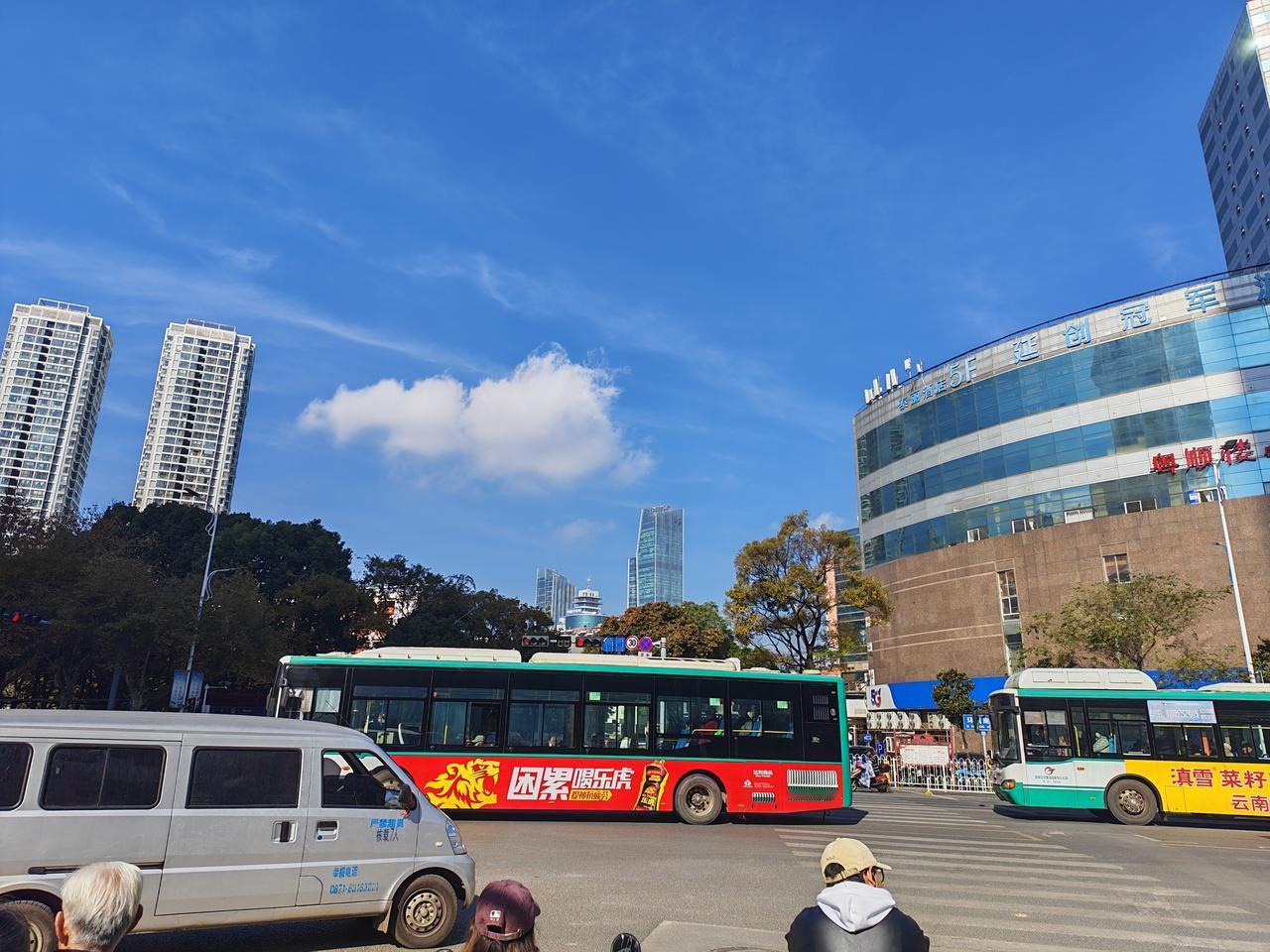 我对他一直好感，原因是他不出卖祁厅长[赞]