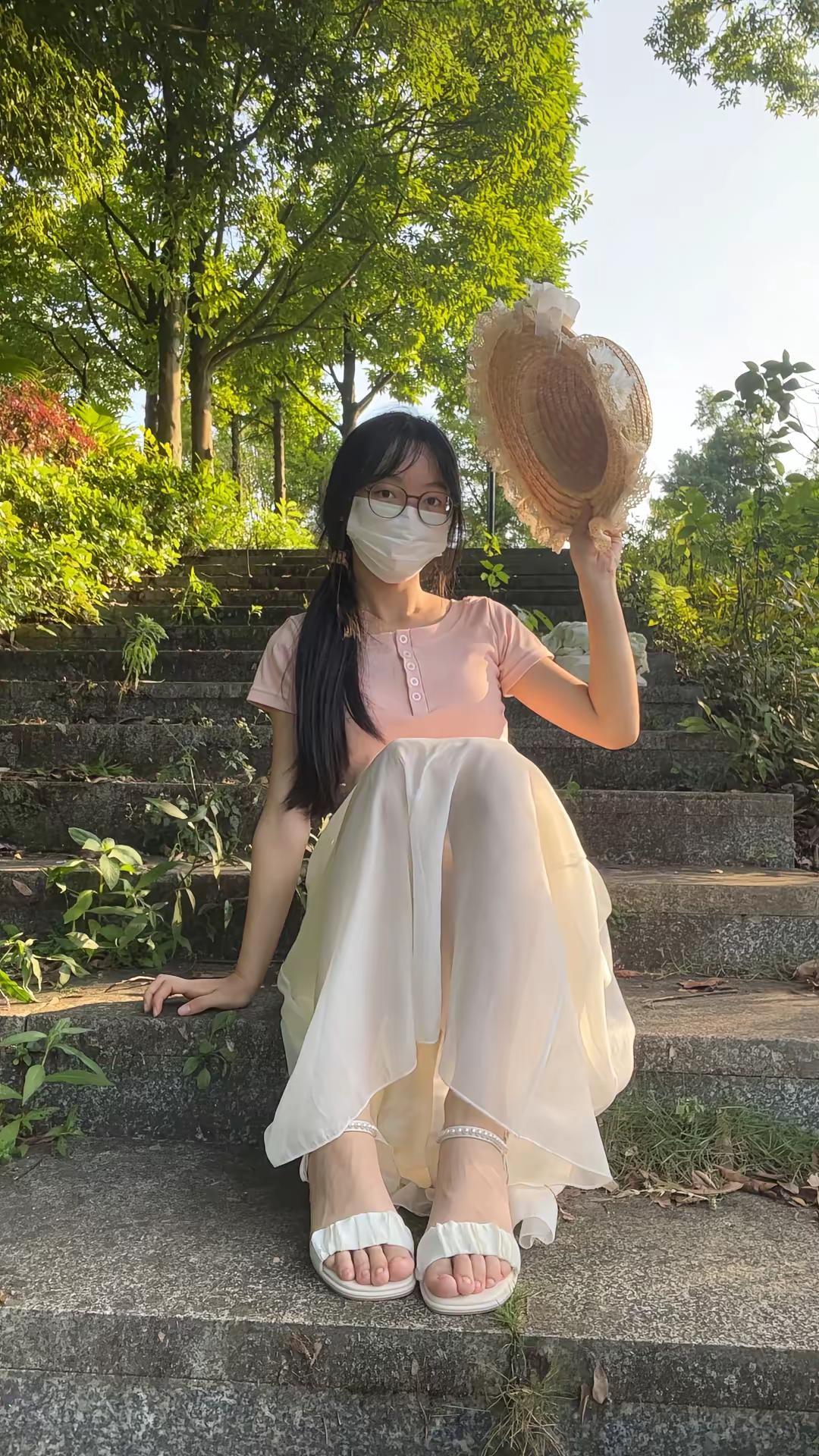 少女 夏日 甜妹 凉鞋 草帽他们说爱一个的眼神是藏不住的