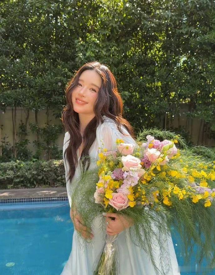 阚清子官宣怀孕与蔡依林冻卵放在一起，这个界网友是有意思的……

说白了，阚清子也