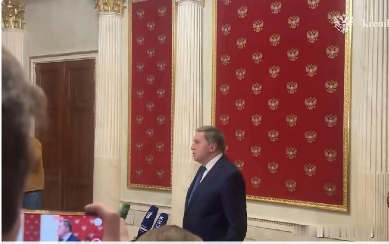 克里姆林宫助理尤里·乌沙科夫：

“俄罗斯和美国在克里姆林宫会晤的结果上，在乌克