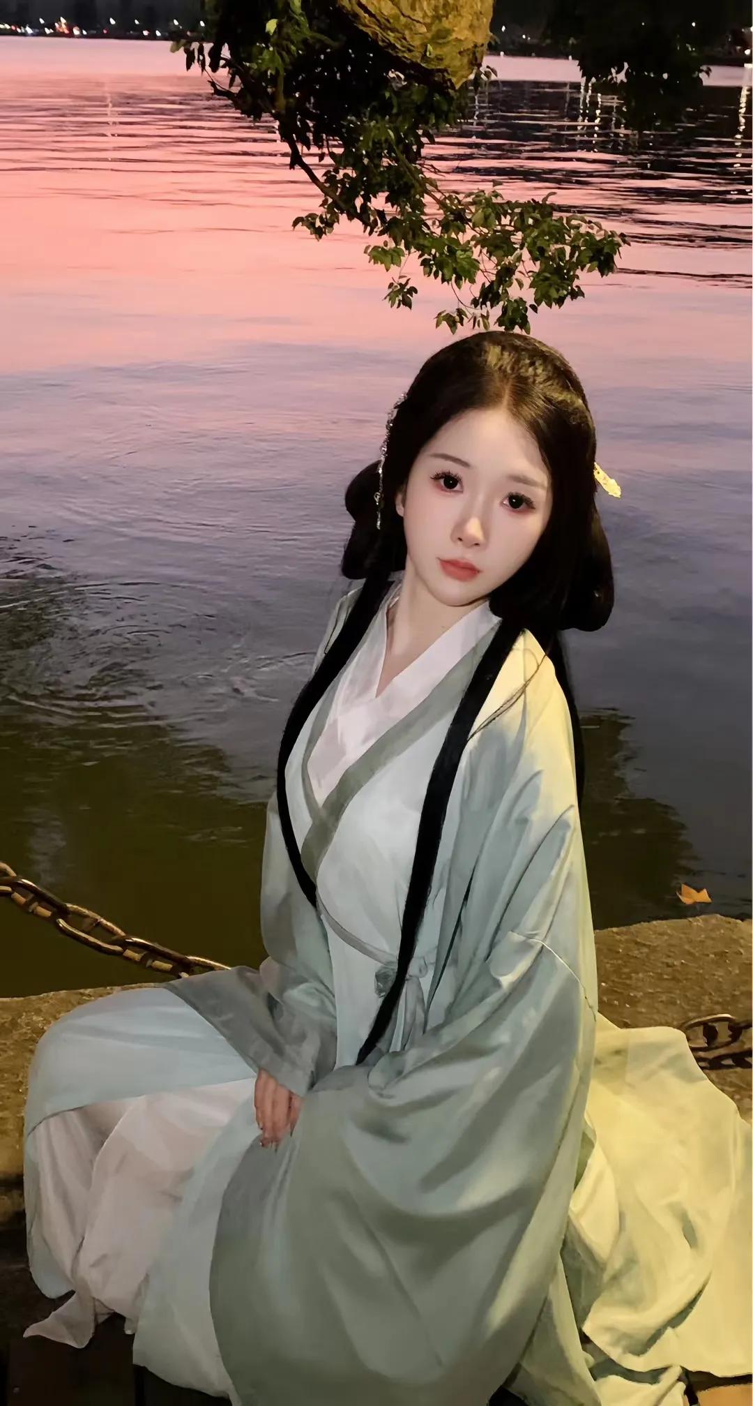顾行长的女同事们——琳妃，无事绊心弦   所念皆如愿，琳妃带亲生妹妹一起出道了
