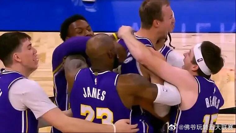 极限攻防！班凯罗致命封盖詹姆斯空接扣篮，肯纳德压哨三分绝杀，湖人客场险胜魔术续写