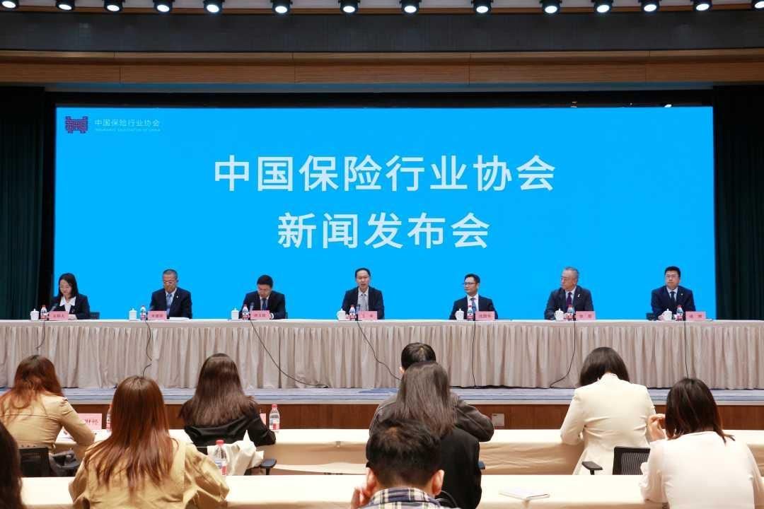 一季度，我国保险业实现保费收入2.31万亿元，同比增长6.2%；赔付支出0.89