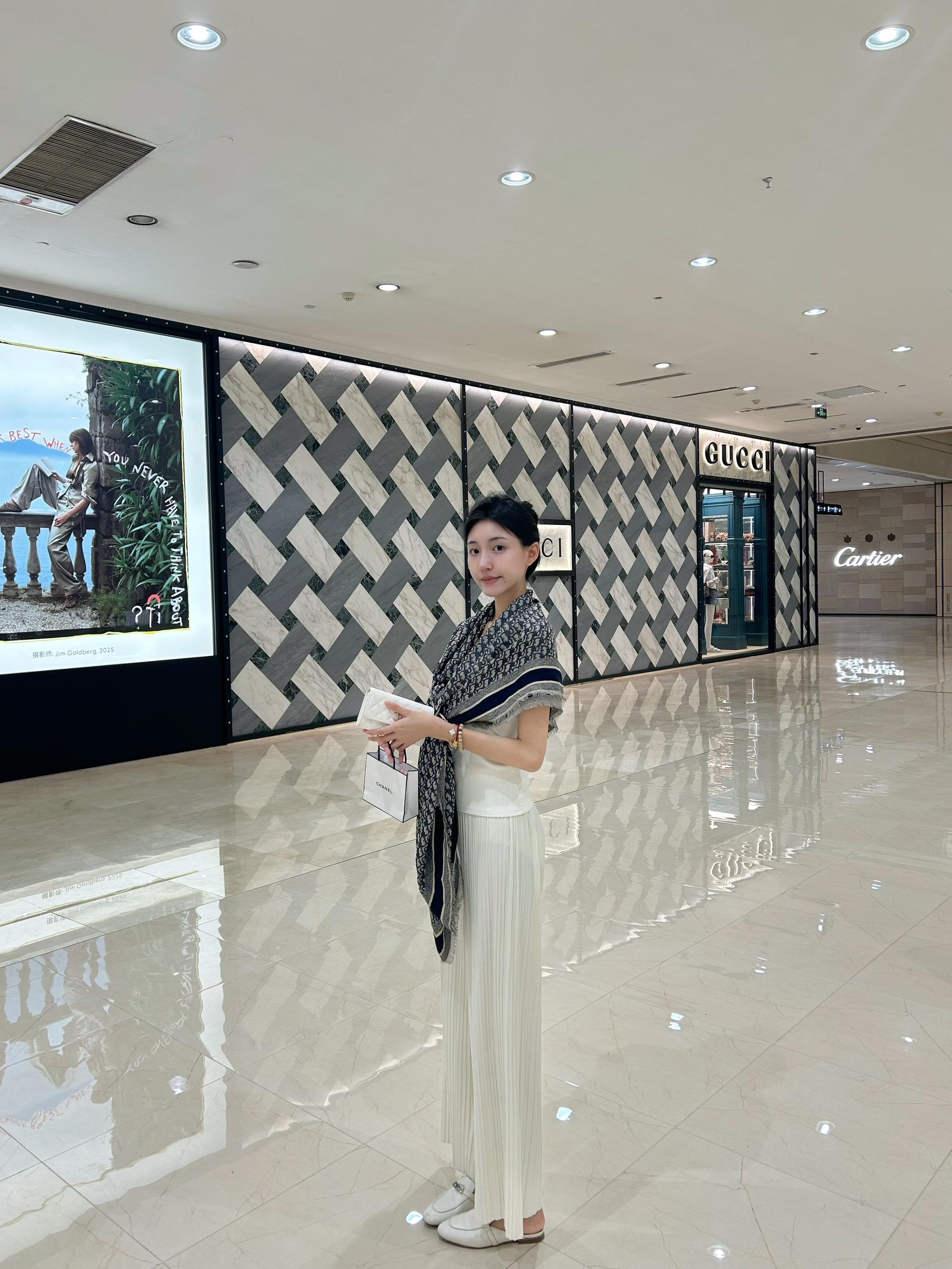 幸福像暴雨一样浸湿我的衣襟。