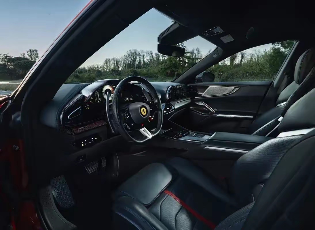 近日，法拉利官方发布Purosangue Handling Speciale车型