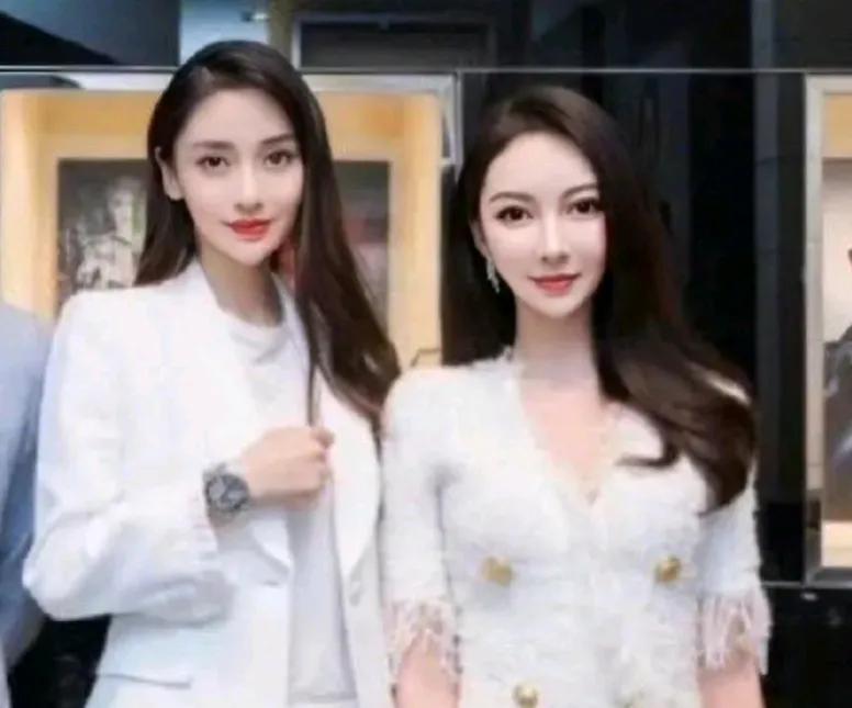 巧了，她俩曾经在一起照过相，长得有点像，气质也挺像，杨颖个头高，美得更自然些。那