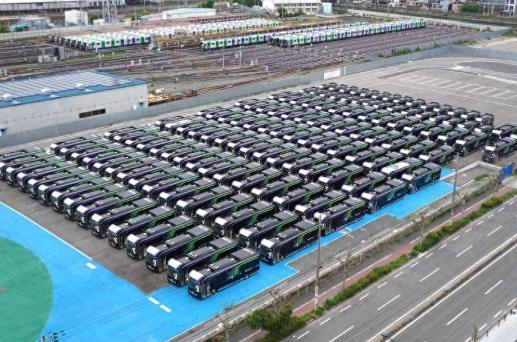 亏67亿日元还不反省？大阪百台崭新世博大巴直接报废！日本媒体连道歉鞠躬都不肯，张