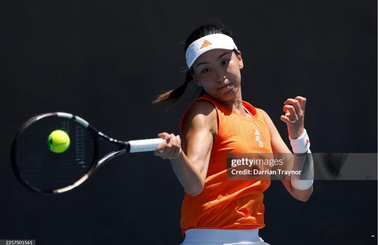 王欣瑜2-1奥斯塔彭科，首进澳网女单32强。斯瓦泰克大喜王欣瑜首进澳网32强澳网