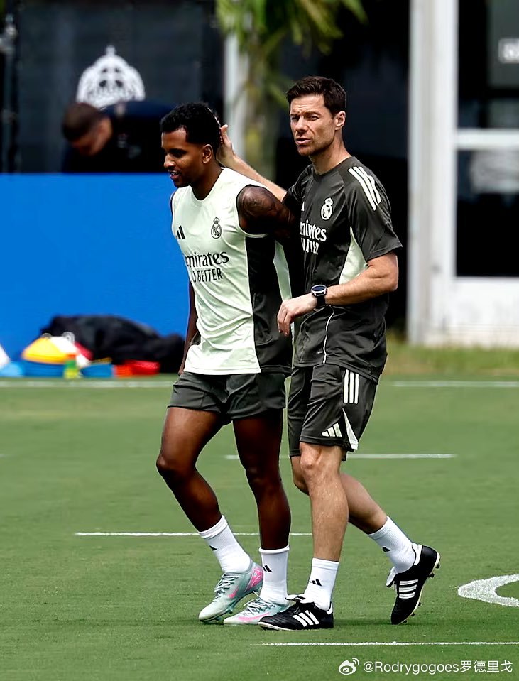 【塞尔】阿隆索在夏天就告诉过俱乐部，他更喜欢罗德里戈而不是恩德里克和贡萨洛，并且