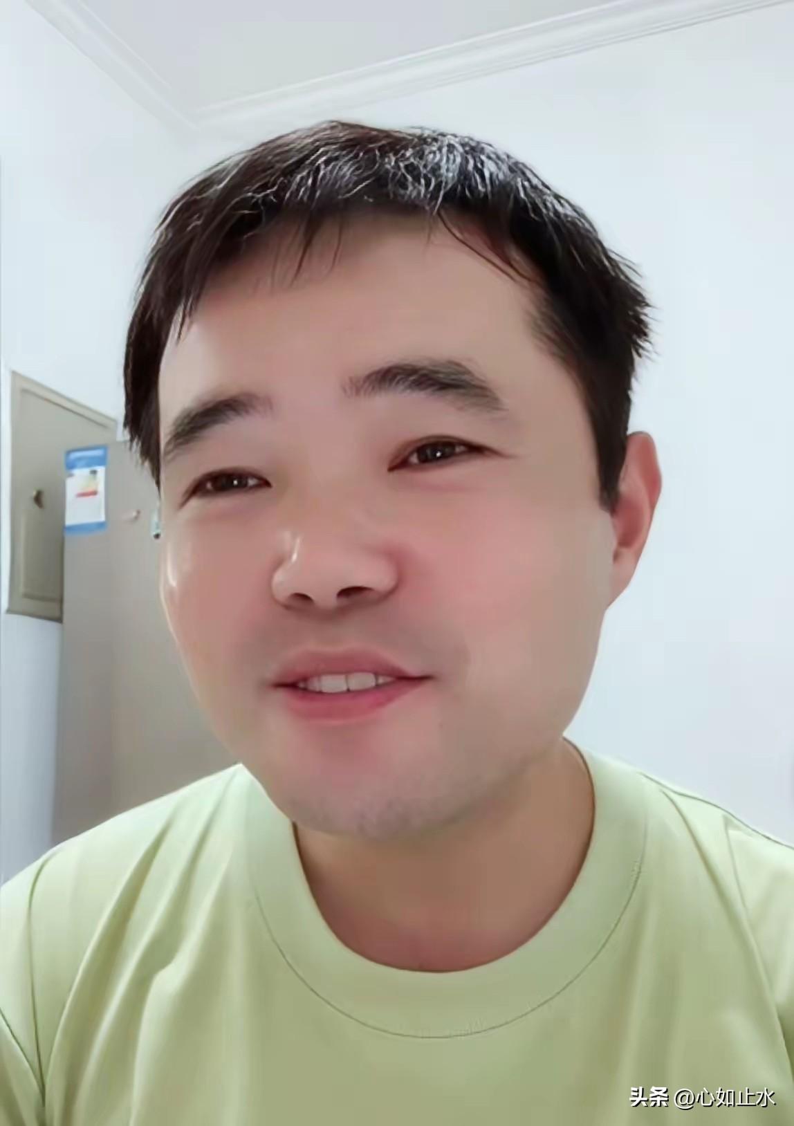 怀孕7个月还6点半起，她说委屈他笑着认了

古丽亚怀三胎七个多月了，累得连门都不