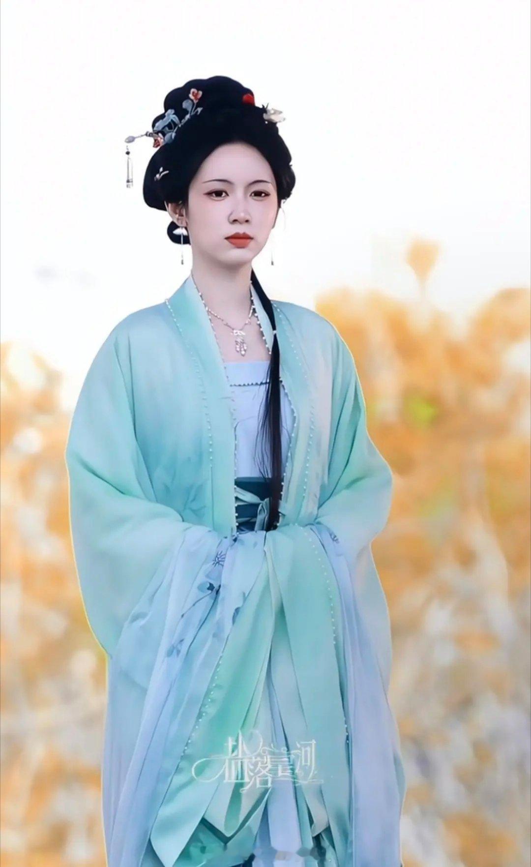 你们敢信这是周也吗，这和之前说是判若两人我觉得也不为过 ​​​