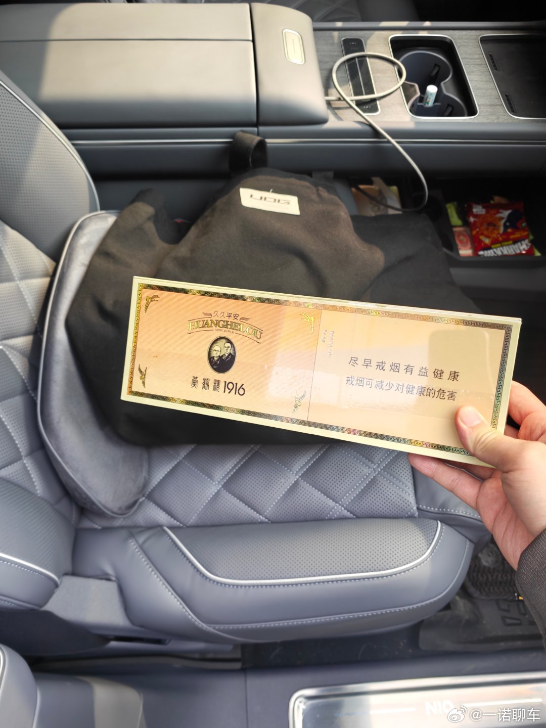 我的客户大哥们都真有意思 过来买车给我带烟带礼物 卖车给我也给我带烟 我就问一句