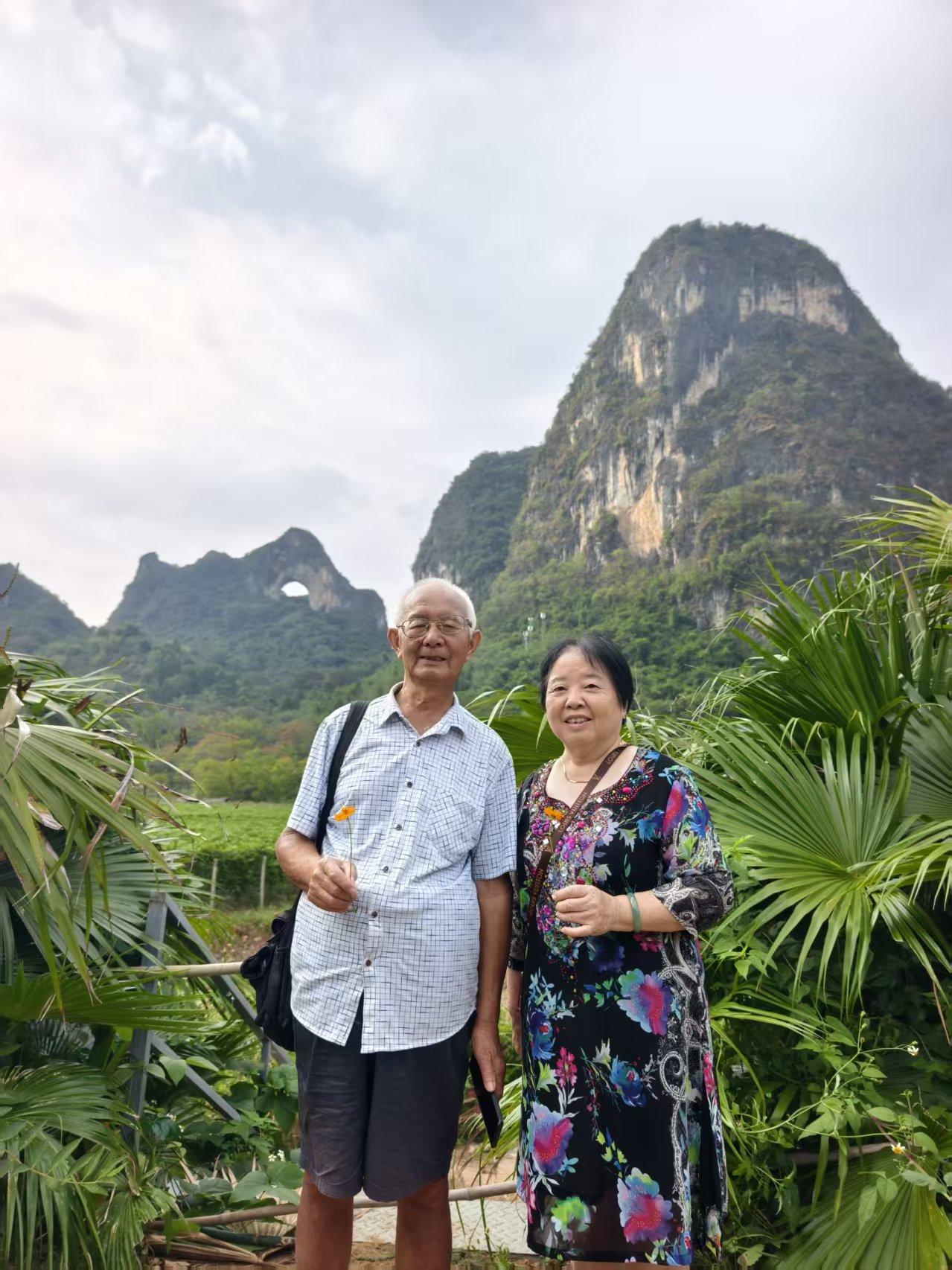 刘晓庆高调自己宣扬自己获得的这个奖已经受到质疑     有误导公众     影响