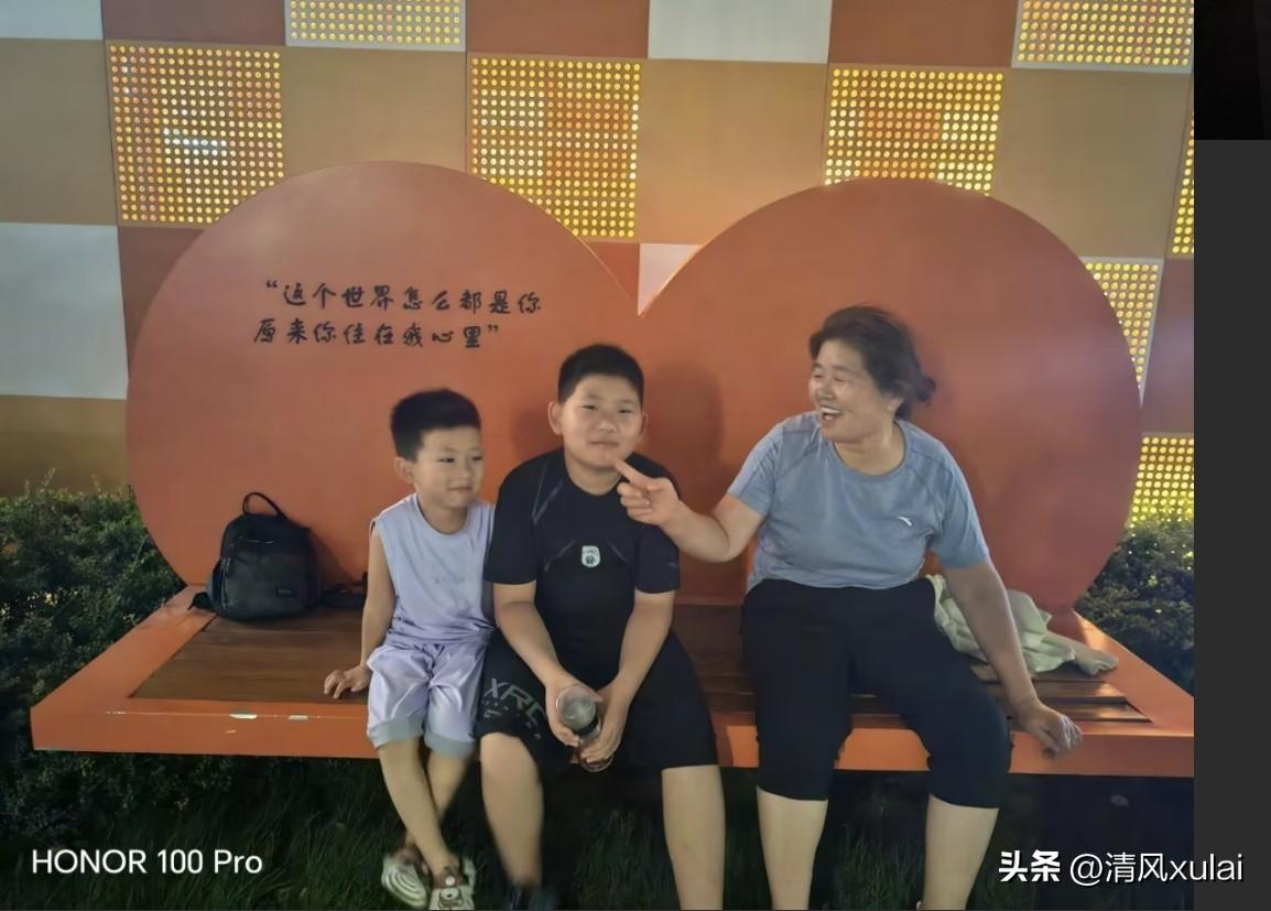 误入杏坛四十春，未曾羡鱼临渊深，今未成名亦未仕，乃是逢迎不如人