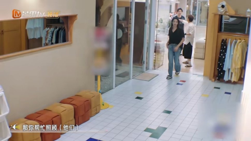 何炅在宿舍官宣向往的生活何老师和宋茜聊养宠物时剧透《向往的生活》要开录了，还说小