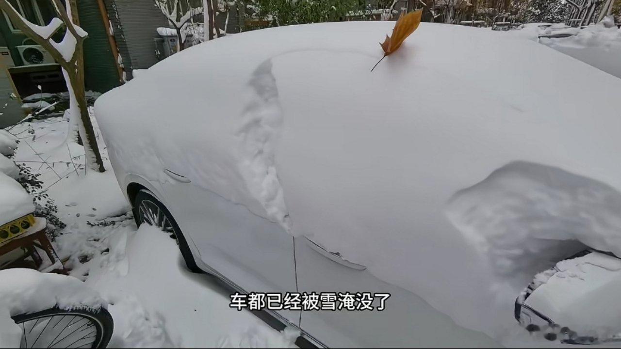 河南局地暴雪10到18毫米 这次河南比以往更冷，下的是干燥的纯雪好消息是，路面上