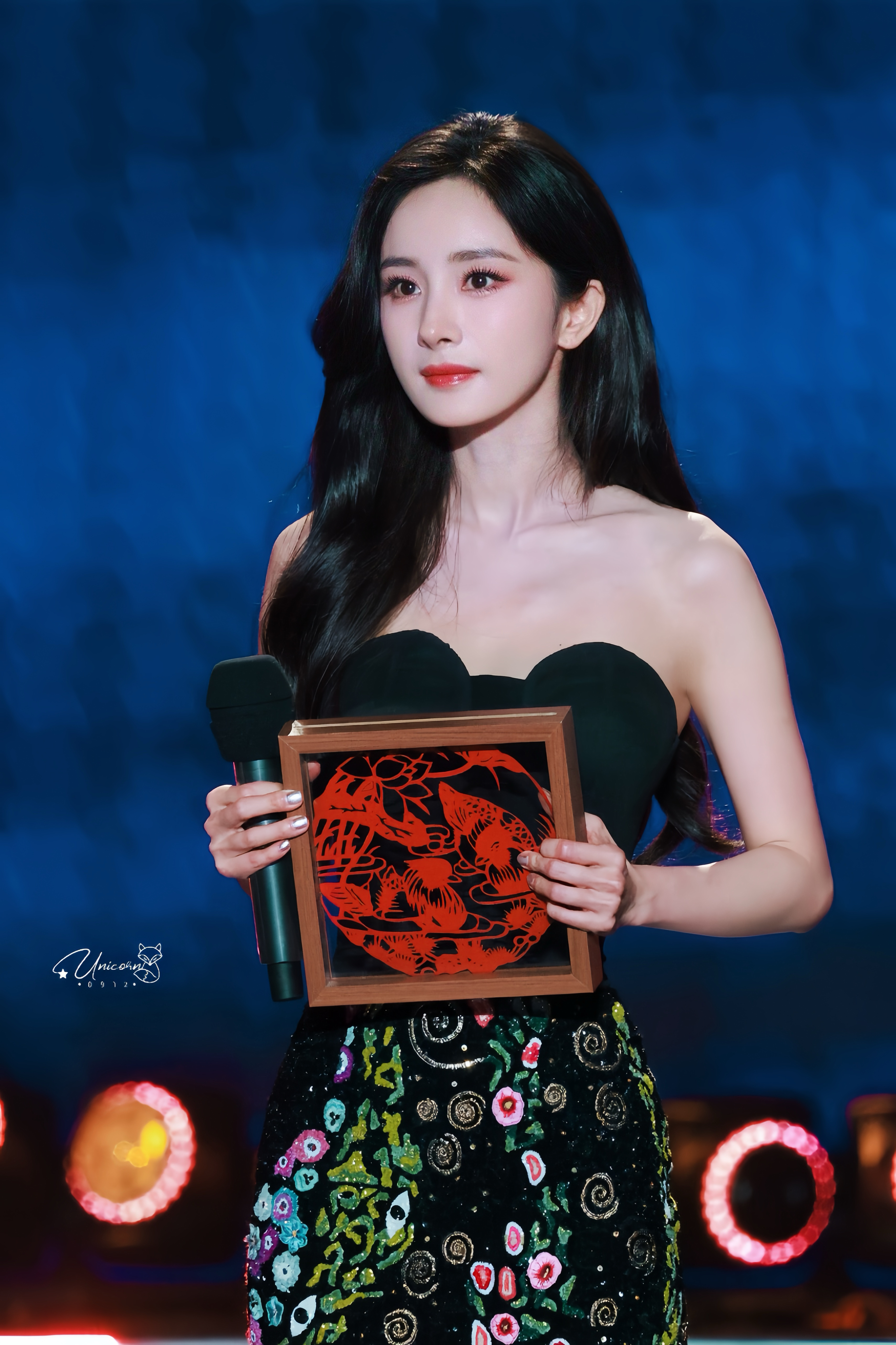 杨幂[超话] 🦄 杨幂没走红毯 广电视听精品之夜绣绣妈咪🥹杨幂生万物杨幂宁绣