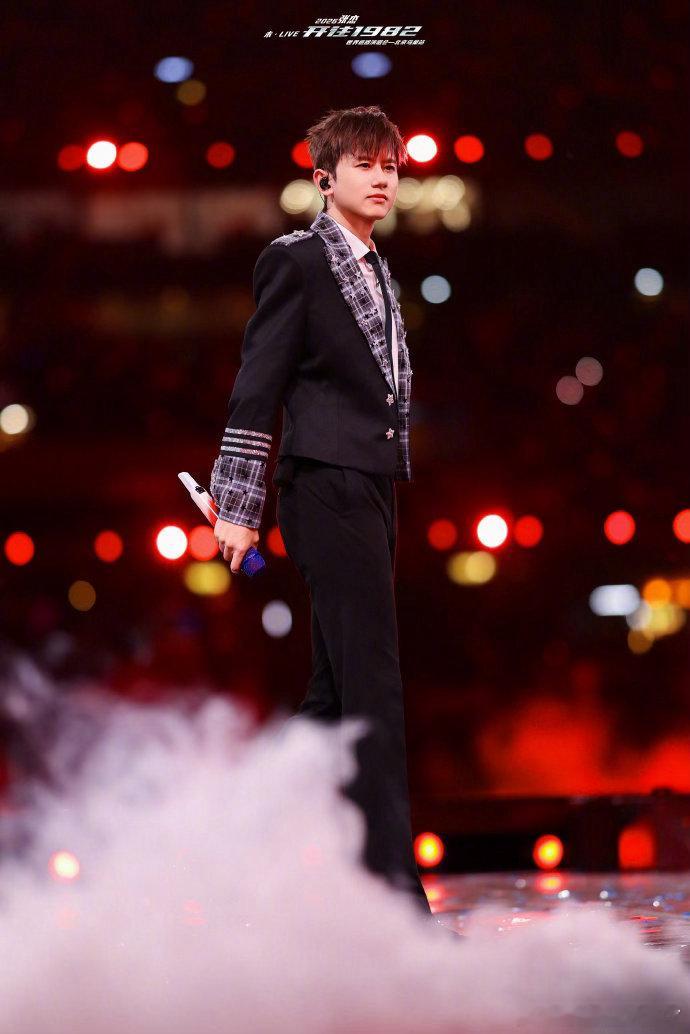 张杰张杰每一场都十分美好十分精彩张杰每一场演唱会都在用心准备，每一场都十分精彩