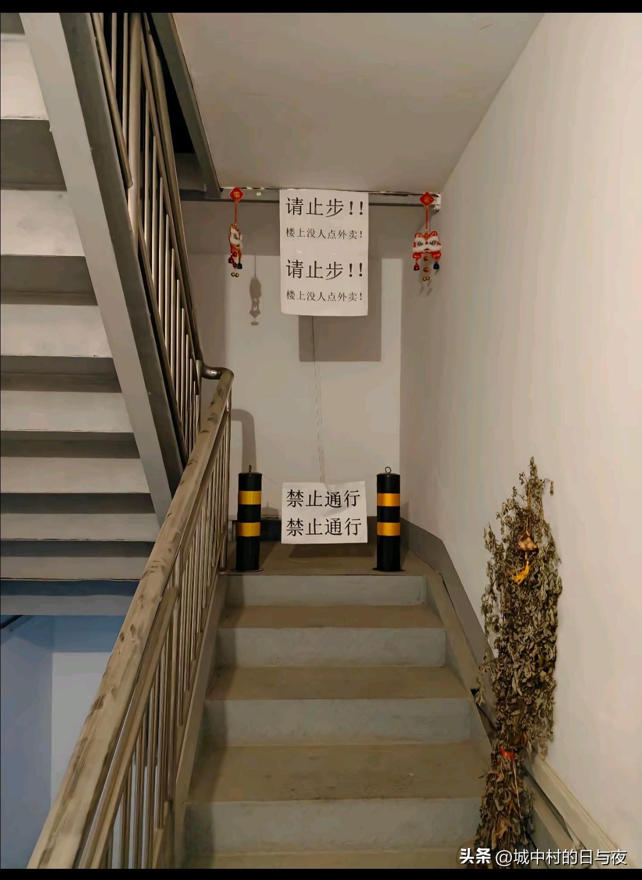 什么神人？

在楼梯搞这些