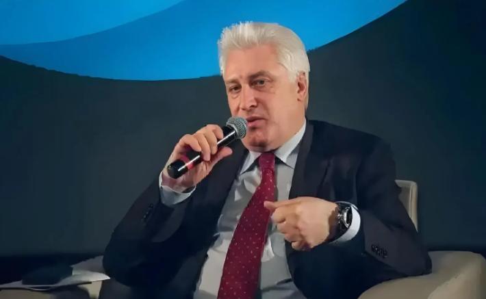 很多人以为中美没打起来，是因为美国还在克制、还在给中国面子——德国专家库亚特说，