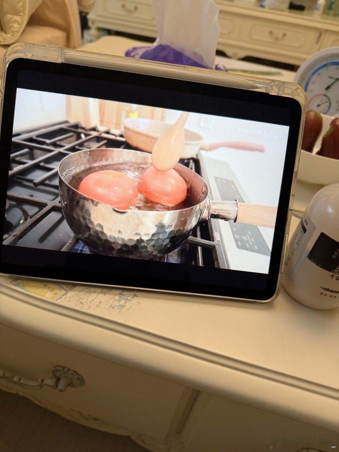 最近体验了一下一人一狗的独居生活了…发现自己一个人住还是不适应啊啊啊 感觉家里只