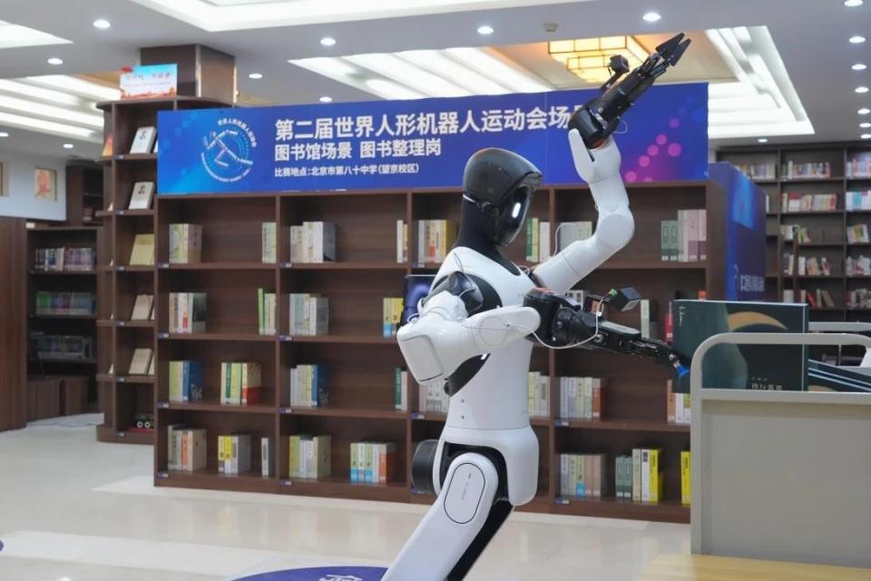 金牌拿到手软，跳舞比人灵活。这么厉害的"尖子生"，下了台连端杯水都费劲。
 
1