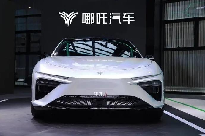 今年前11个月，哪吒汽车总交付量为12.24万台，同比下滑15%，成为年销十万级