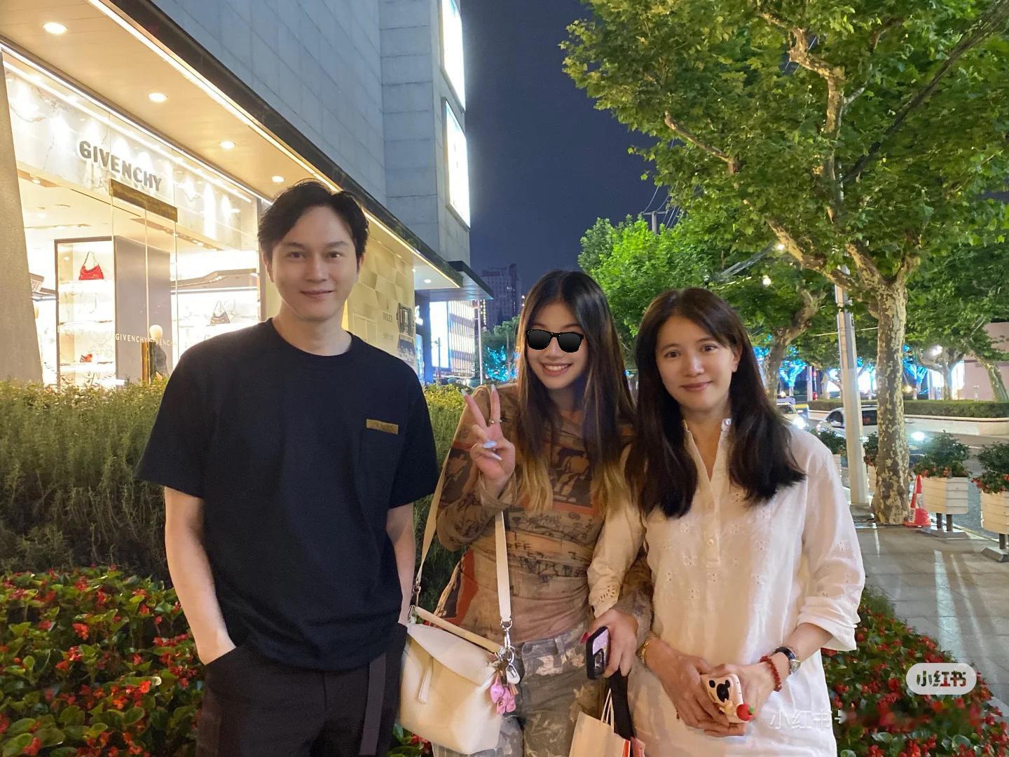 网友偶遇张智霖袁咏仪 ​​​