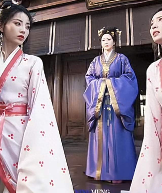 田曦微一人分饰两角！《嫁金钗》开播即爆，真假千金宅斗爽到上头