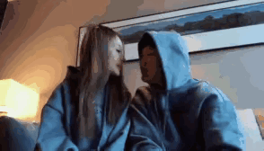 “做头发”是17年12月被爆，18年3月离的婚，时隔八年，这事热度快没了，她自己