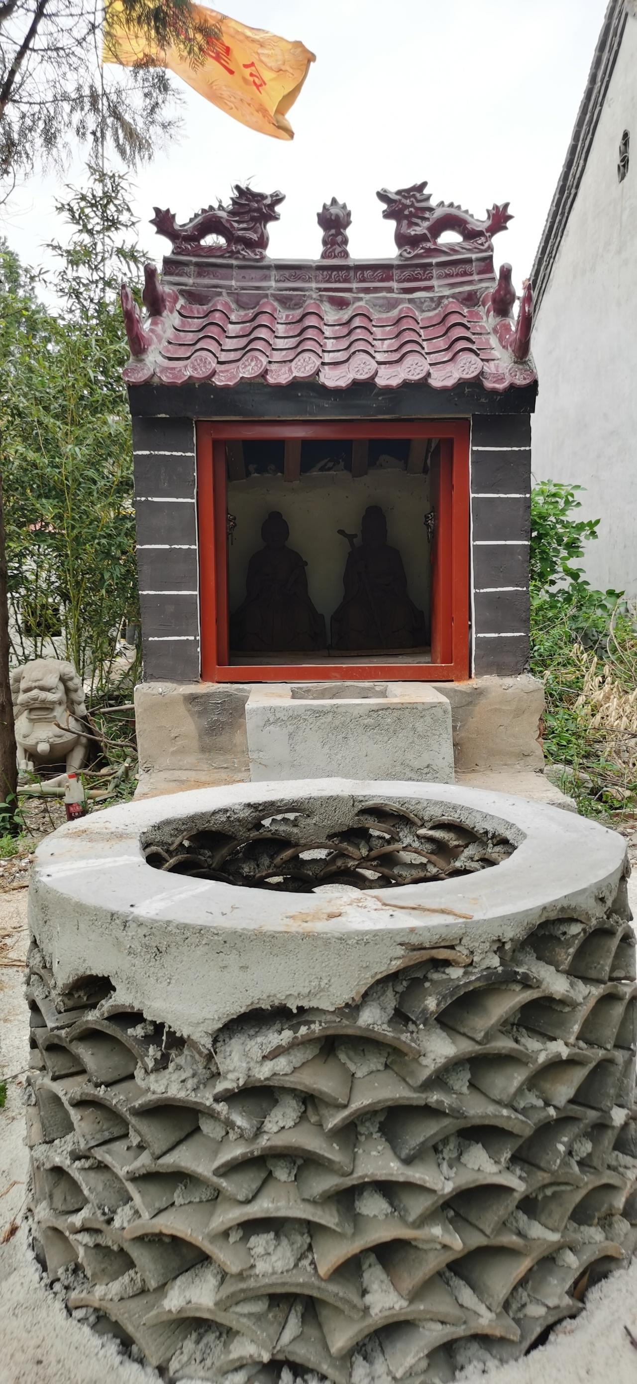 明天初一，土地爷、土地奶奶请到土地庙享受香火[碰拳][碰拳][碰拳]