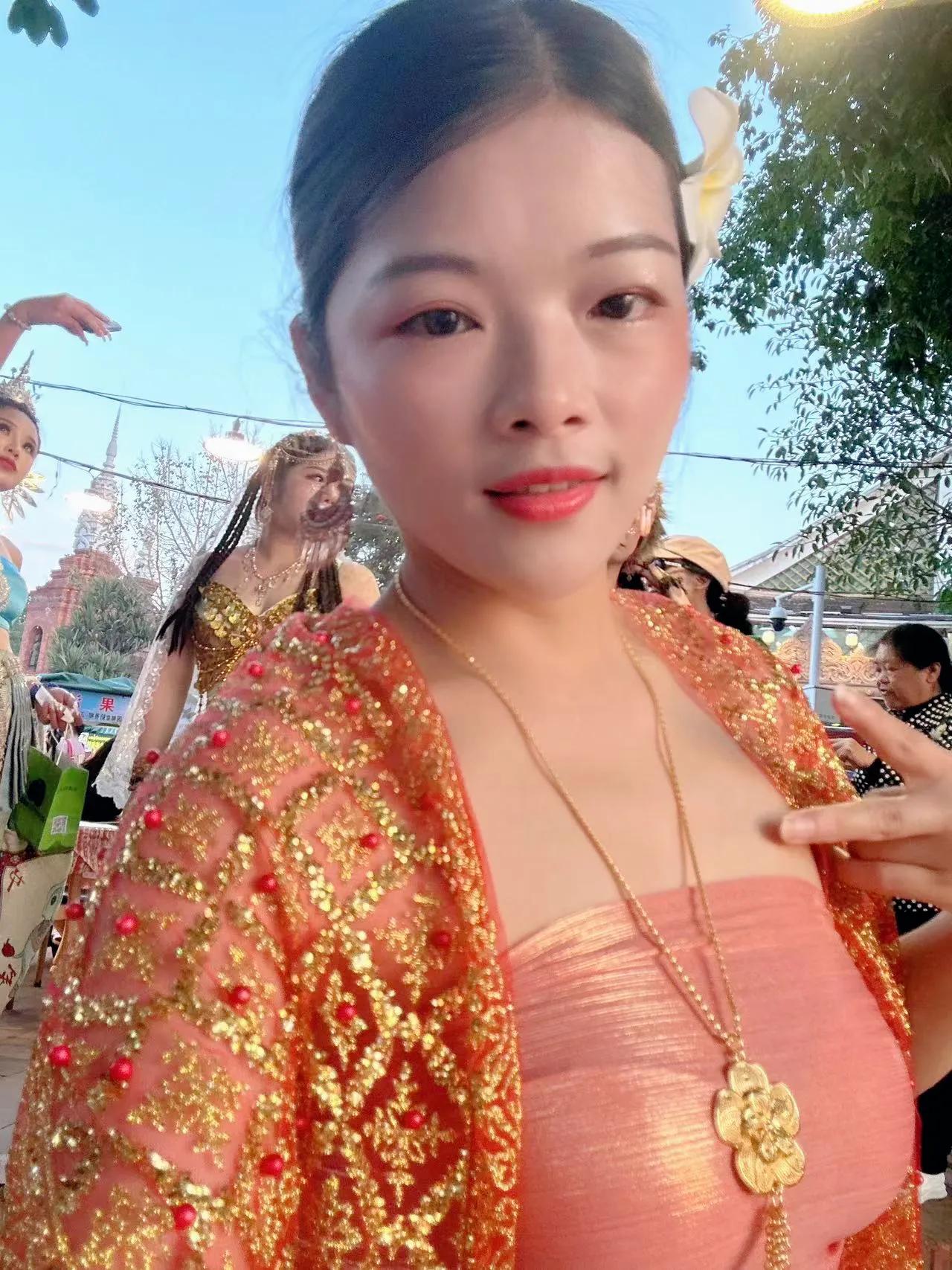 最近好多朋友们问我，能不能发点穿傣族装的图片，我想问你们要干嘛，不是有更新二期视