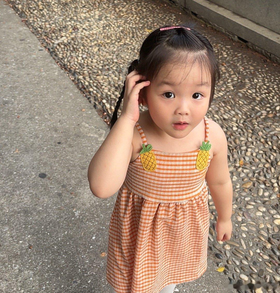 当你有一位女壮士以后你就会从你各种口袋里掏出橡皮筋，纸巾，发夹 