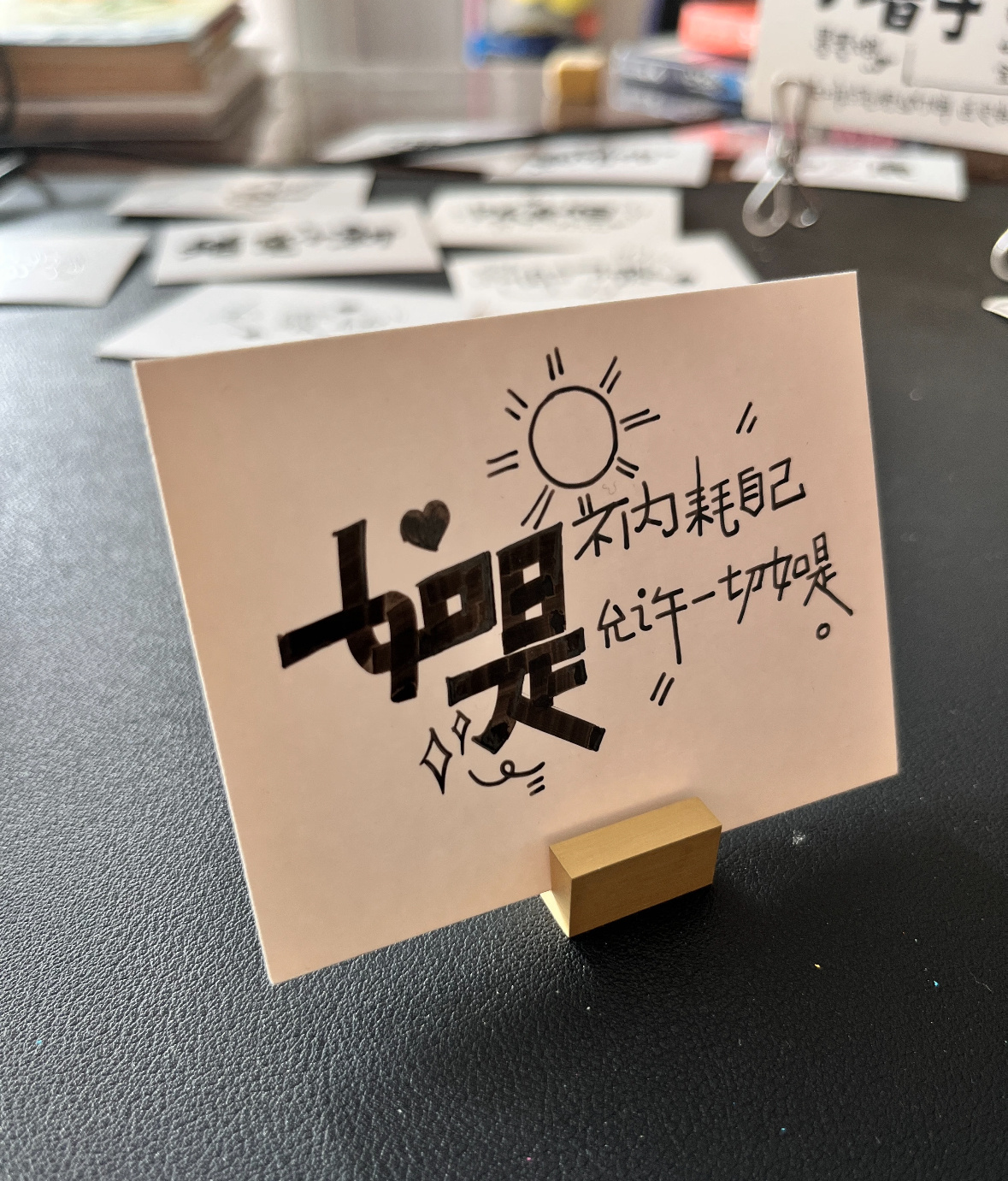 我实在是个扑朔迷离的人物。主要有四大疑点：一、不结婚；二、不工作；三、不串门；四
